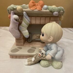 Precious Moments “Wonders of It All” Charming Holiday Fireplace Figurine